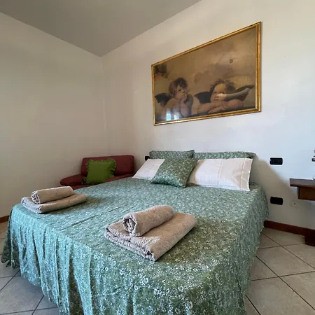 Leone Apartment *