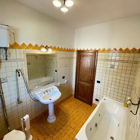 Leone Apartment
